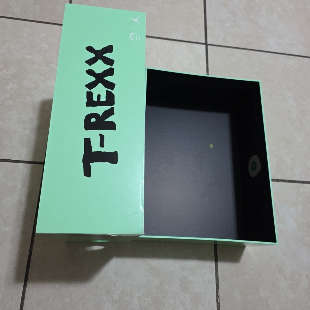 Empty Shoe Box - Picture 9 of 9